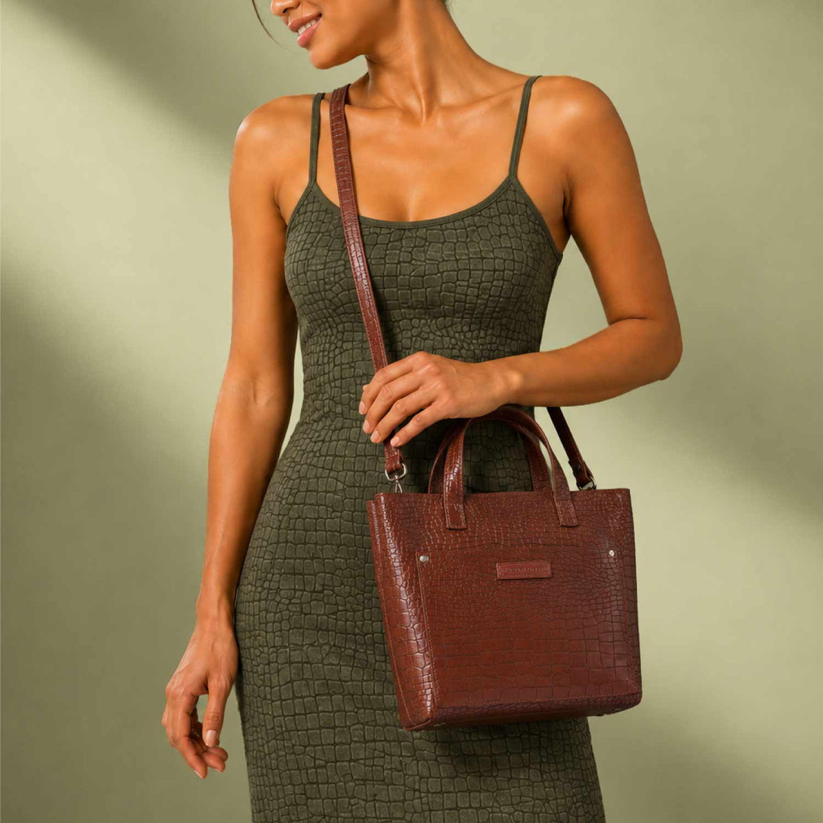 #Color_Croco Chestnut, #Style_Zipper